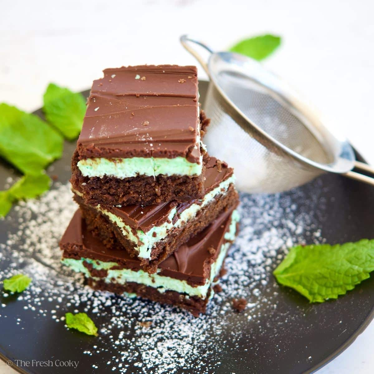 Ultimate Mint Brownies: Fudgy Base, Creamy Mint, & Chocolate Ganache